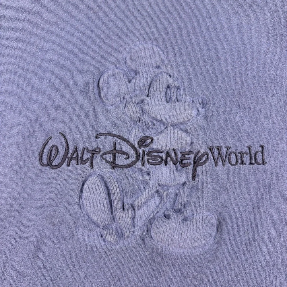 Vintage Walt Disney World Sweatshirt Medium Purple Embroidered Mickey USA - Picture 2 of 11